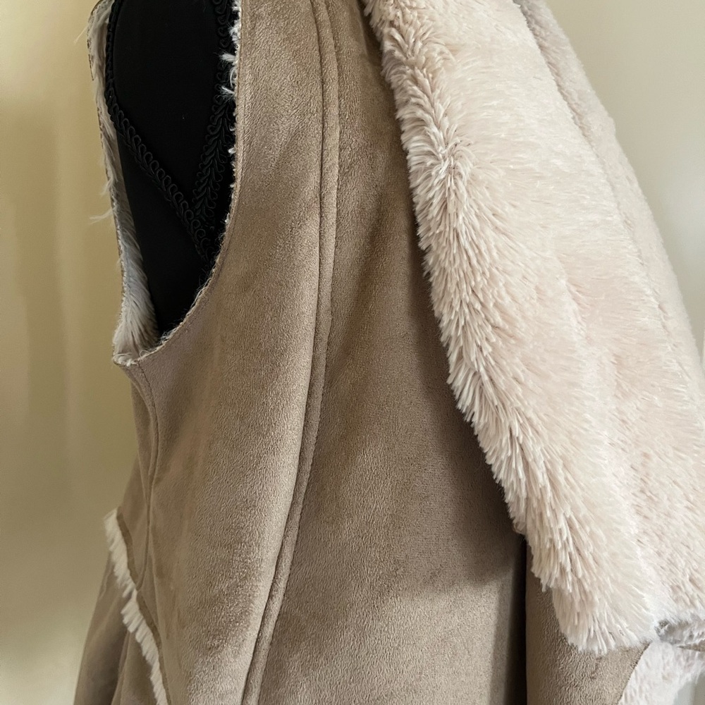 Tan and Cream Faux Shearling and Suede Vest - Picture 6 of 16